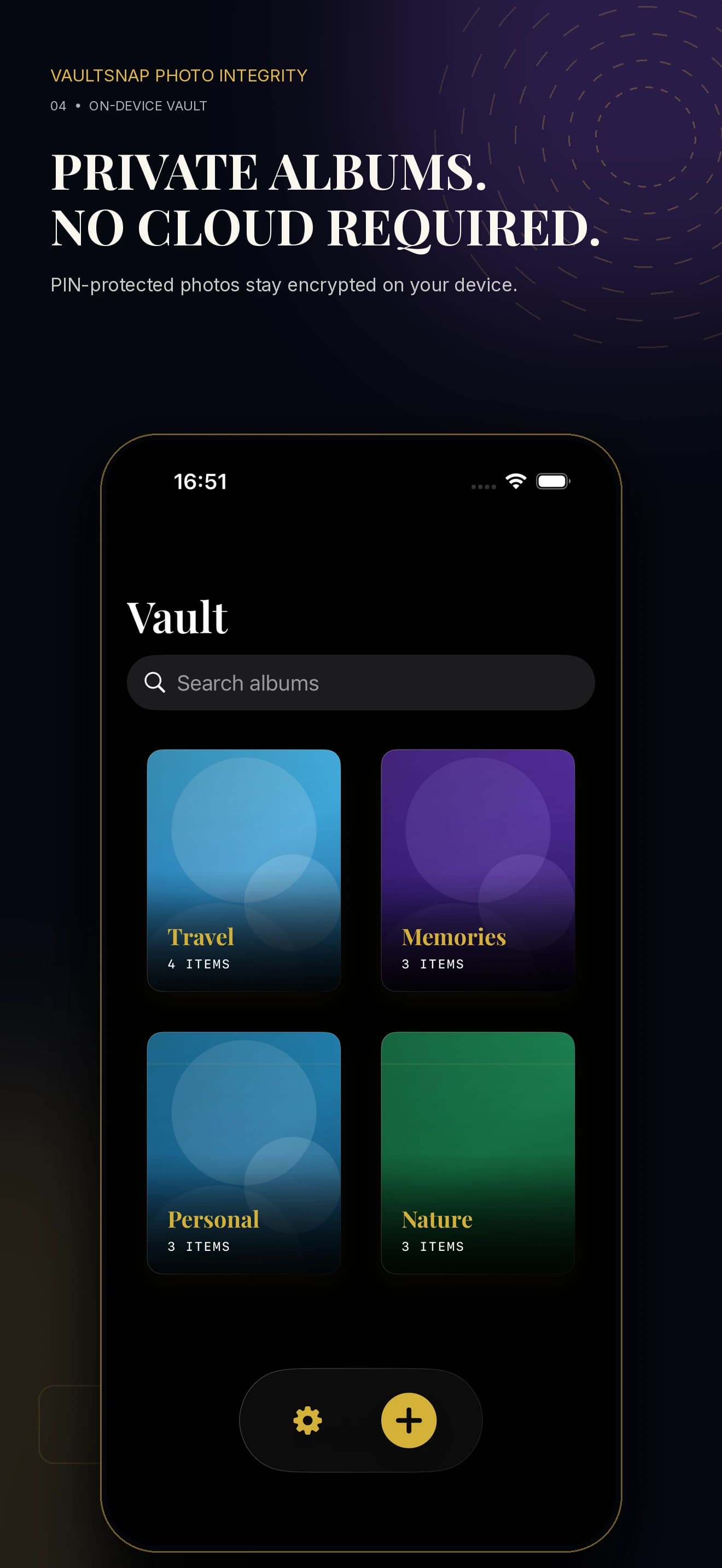 VaultSnap privacy screen describing encrypted local storage and no tracking
